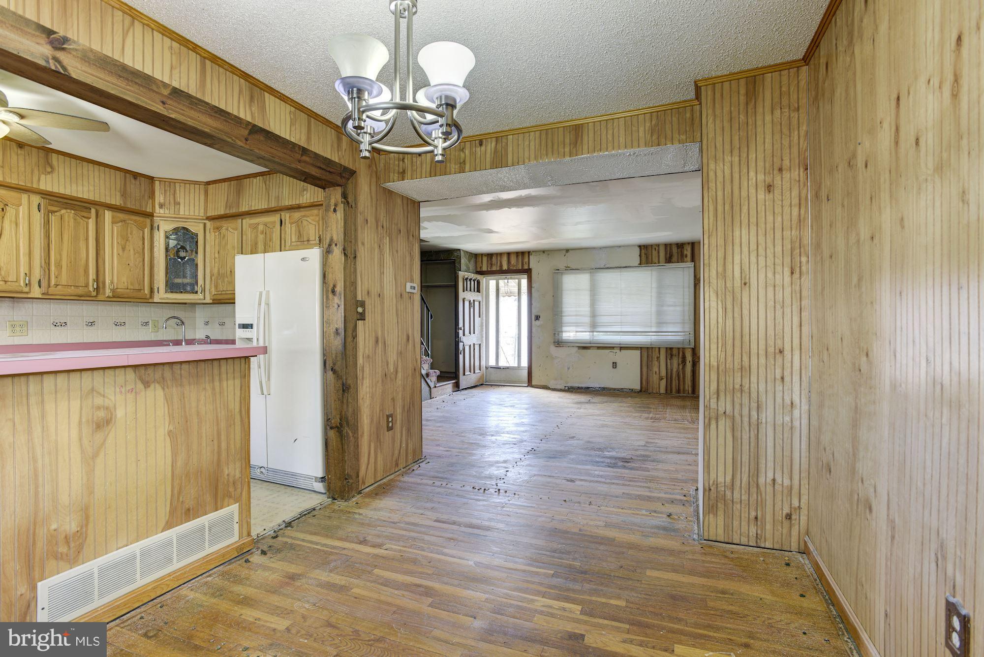 702 Seawall Road Baltimore, MD 21221 - Photo 5 of 17 Dining Room