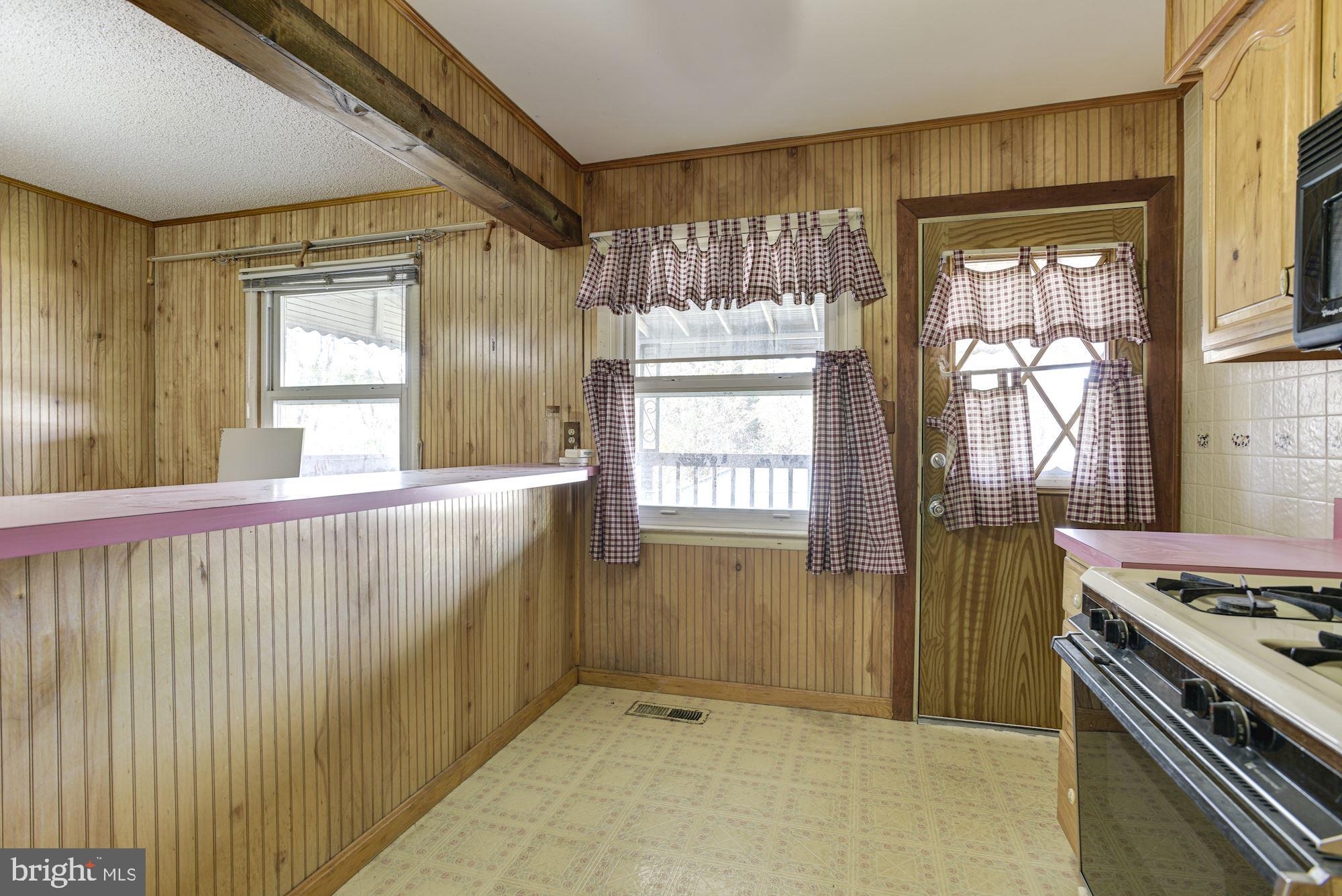 702 Seawall Road Baltimore, MD 21221 - Photo 7 of 17 Kitchen