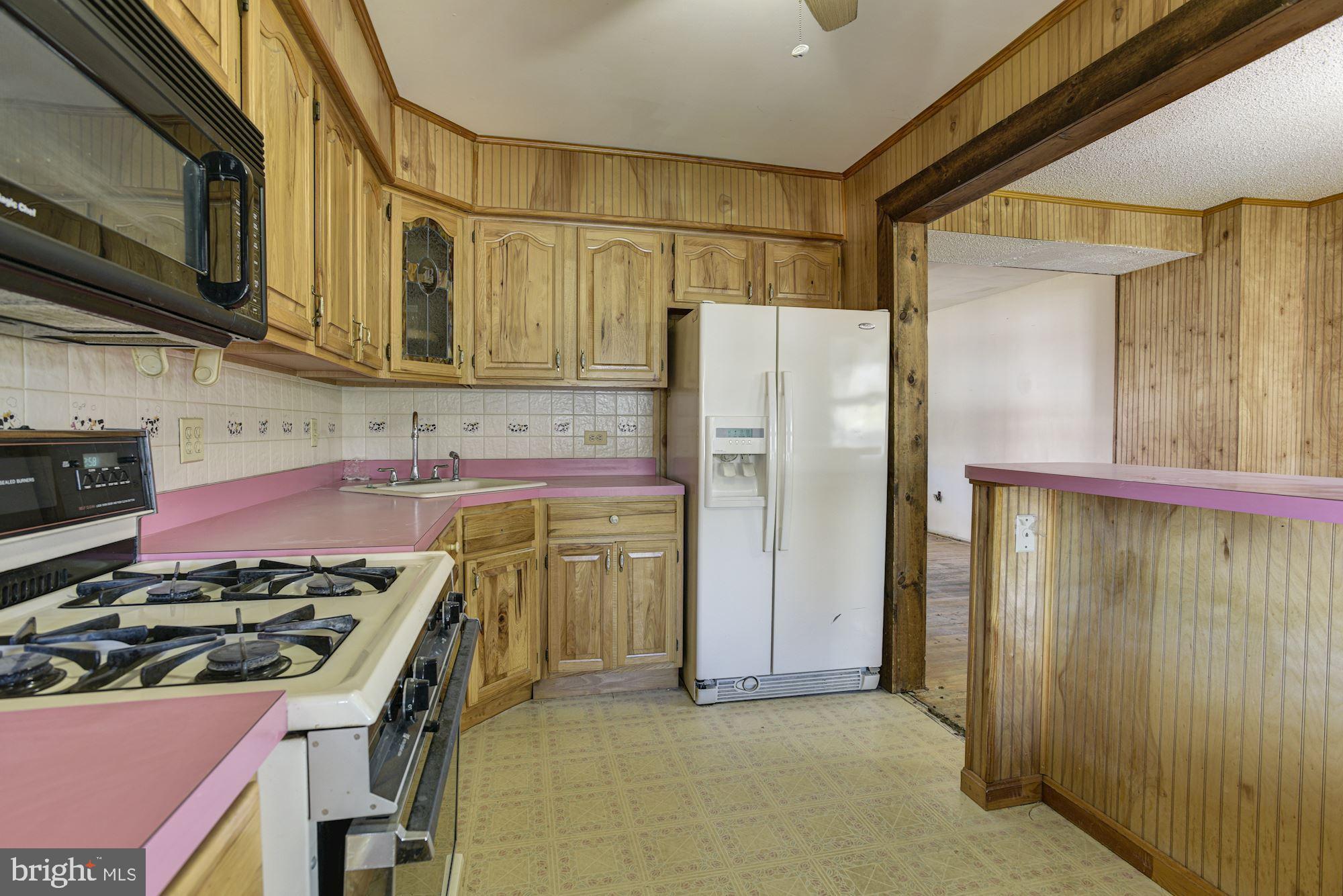 702 Seawall Road Baltimore, MD 21221 - Photo 8 of 17 Kitchen