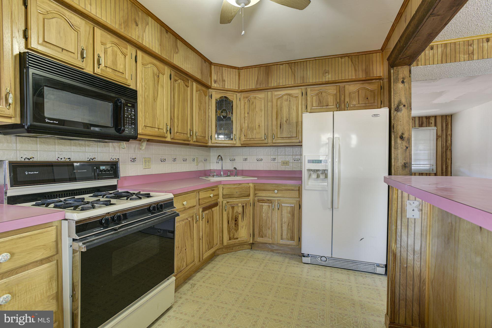 702 Seawall Road Baltimore, MD 21221 - Photo 9 of 17 Kitchen