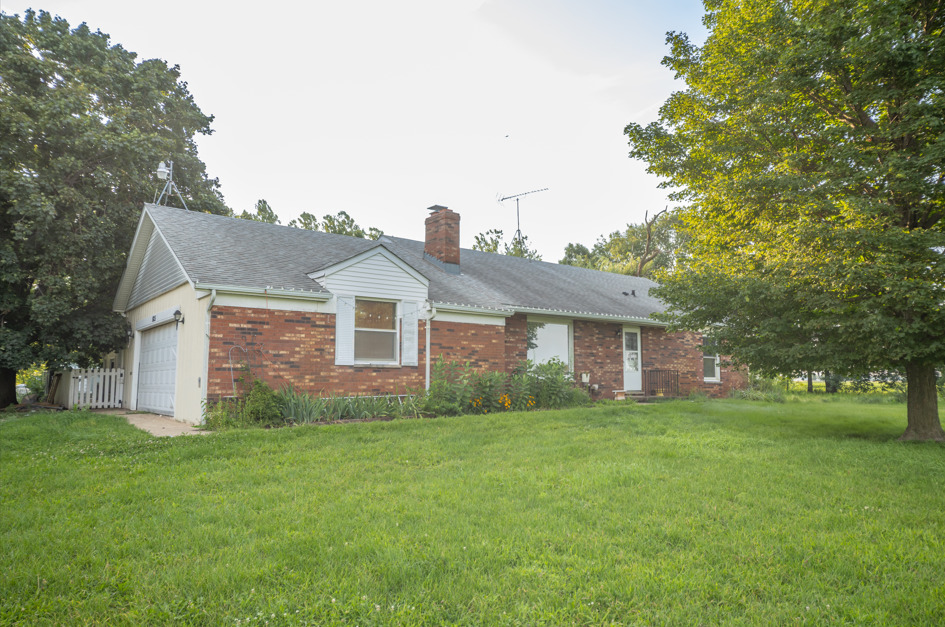 5815 Johnson Road Marengo, IL 60152 - Photo 3 of 38