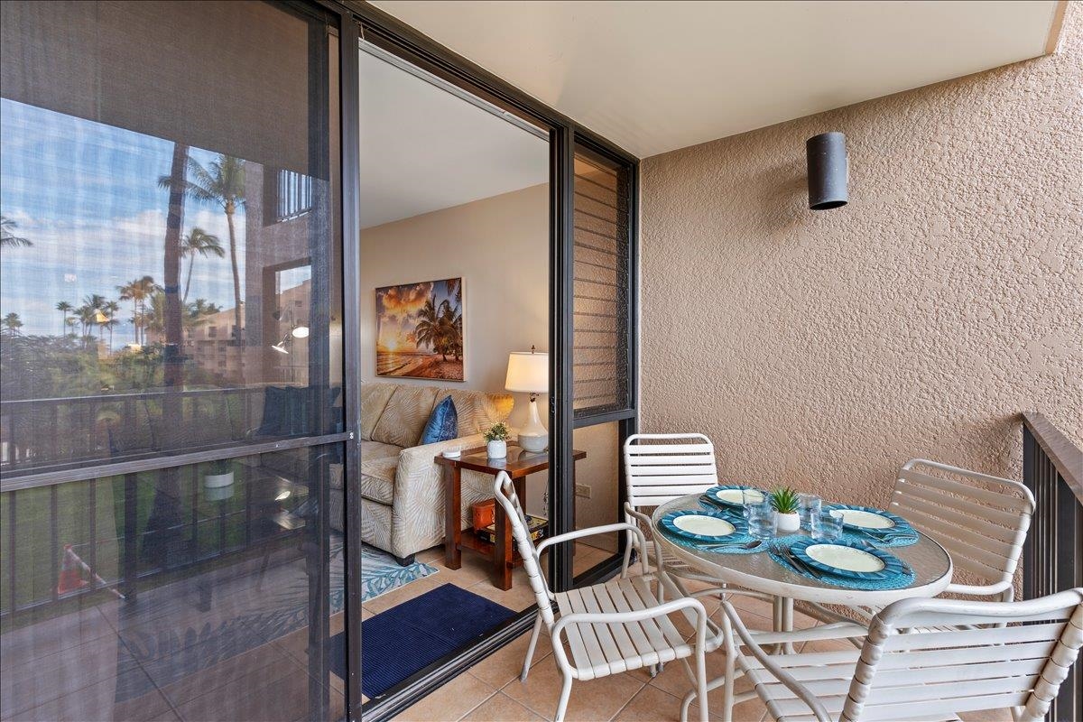 2695 South Kihei Road, Unit 5205 Kihei, HI 96753 - Photo 21 of 43 a room with furniture and a potted plant