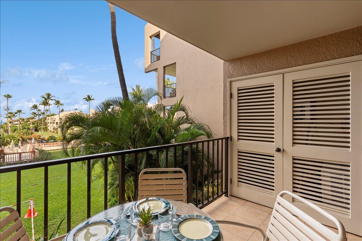 2695 South Kihei Road, Unit 5205 Kihei, HI 96753 - Photo 23 of 43 a balcony with table and chairs