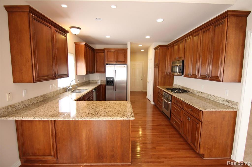 2646 Ridgecrest Drive Utica, MI 48316 - Photo 12 of 25