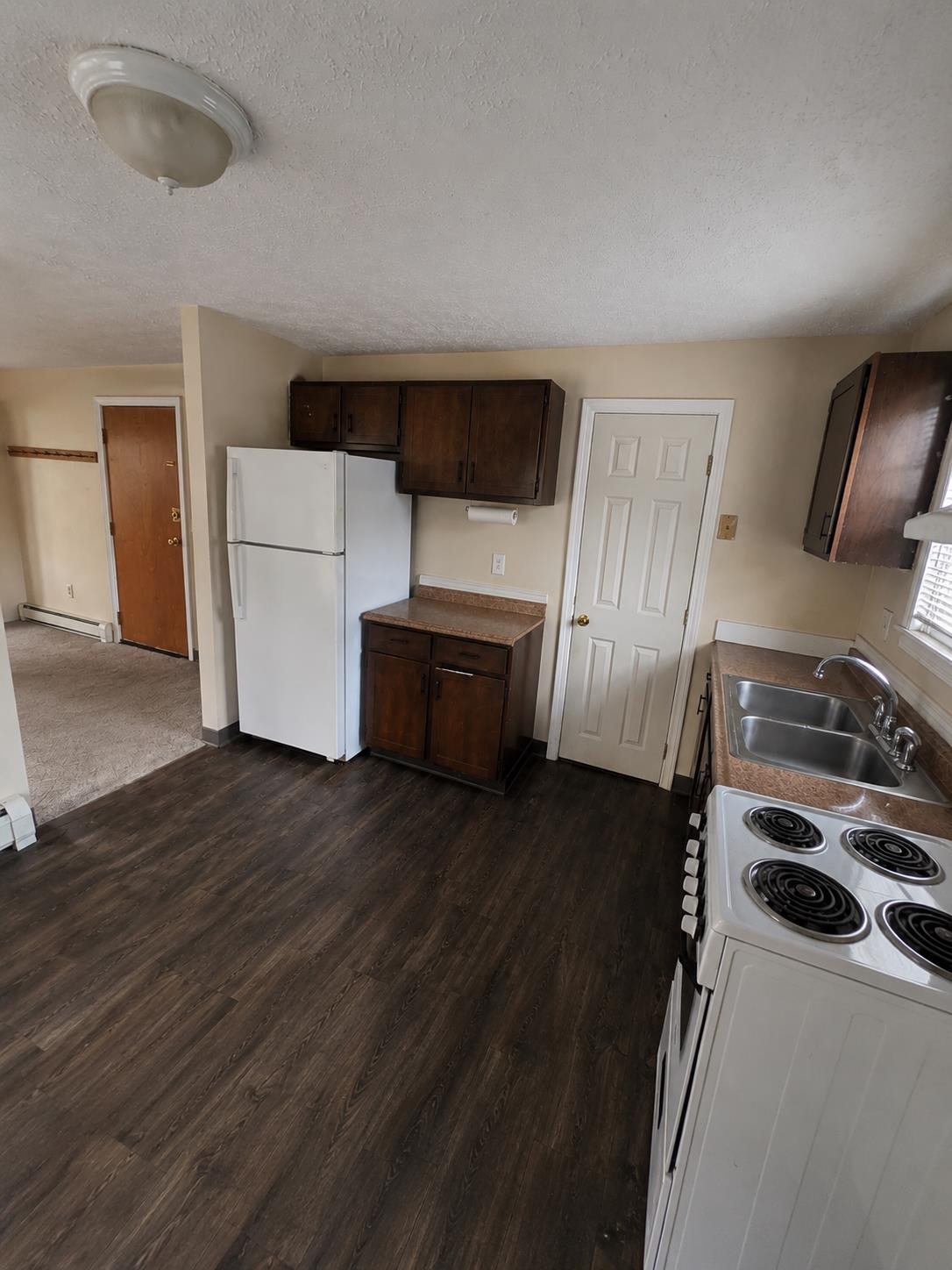 562 Lake Avenue Manchester, NH 03103 - Photo 6 of 11