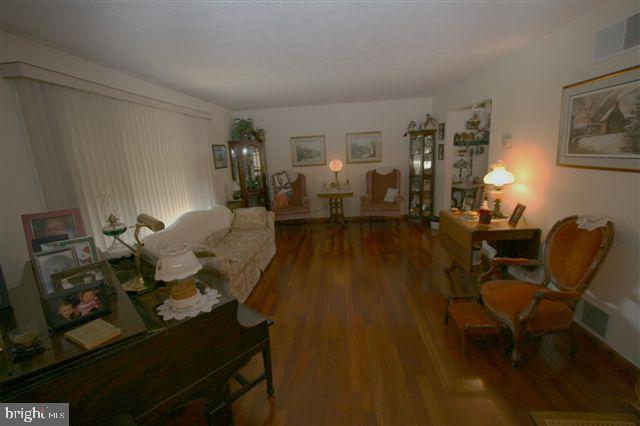 6546 Devonshire Heights Road Harrisburg, PA 17111 - Photo 2 of 25 Gallery Image 2