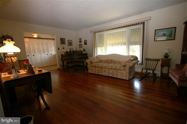 6546 Devonshire Heights Road Harrisburg, PA 17111 - Photo 4 of 25 Gallery Image 4