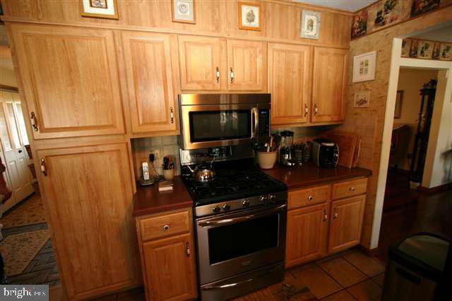 6546 Devonshire Heights Road Harrisburg, PA 17111 - Photo 7 of 25 Gallery Image 7