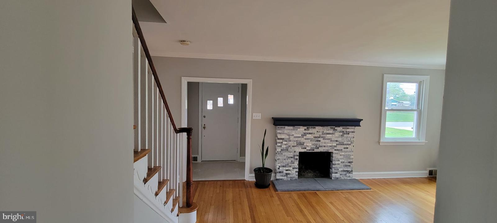 102 Rothwell Drive Wilmington, DE 19804 - Photo 3 of 19 Inviting space with modern charm.