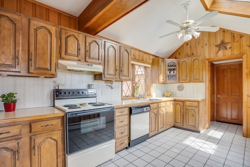 20 Russell Road Chelmsford, MA 01863 - Photo 17 of 32