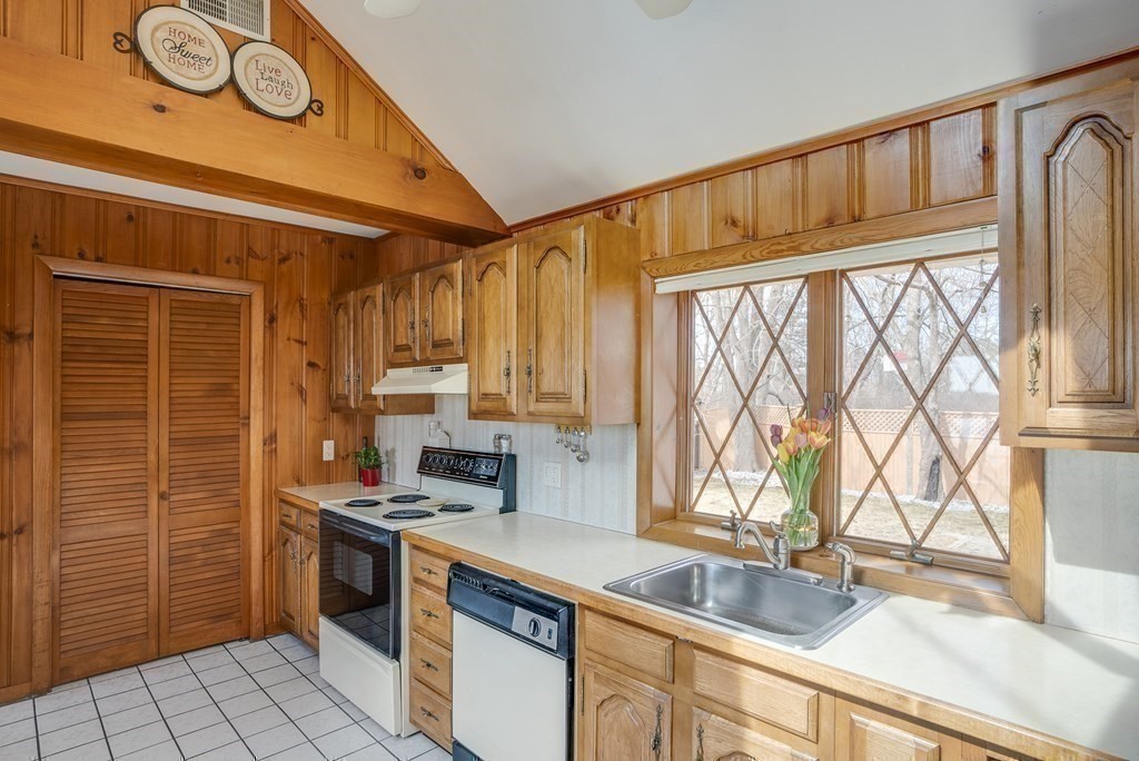 20 Russell Road Chelmsford, MA 01863 - Photo 20 of 32
