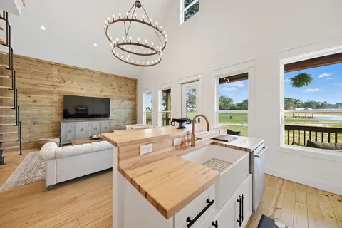 $8,495,000 | 16334 Farm To Market Road 2620, Bedias, TX 77831