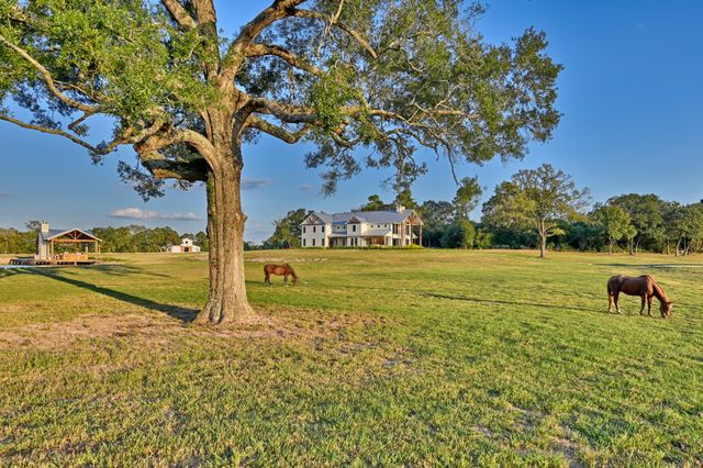 $8,495,000 | 16334 Farm To Market Road 2620, Bedias, TX 77831