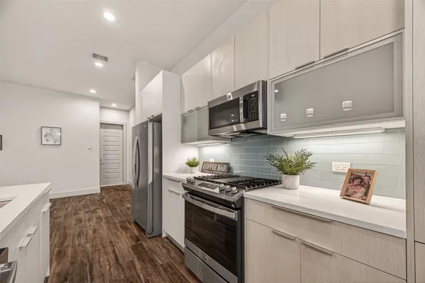 $2,400 | 4418 Bora Bora Lane, Houston, TX 77045