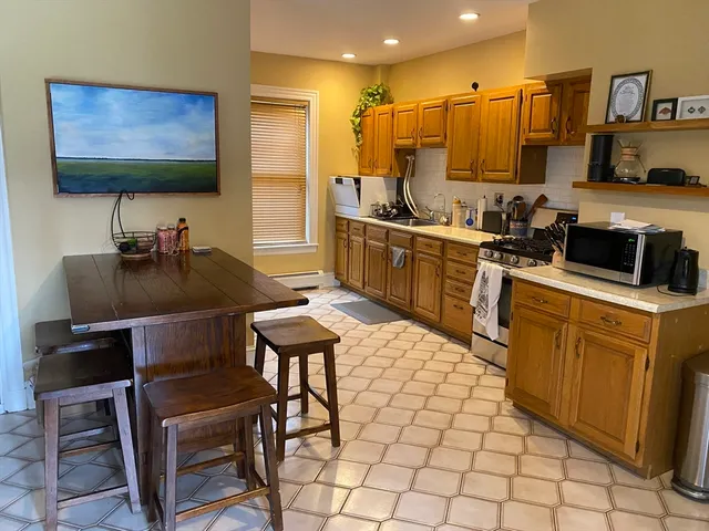 $2,750 | 27 Holton Street, Unit 1, Medford, MA 02155