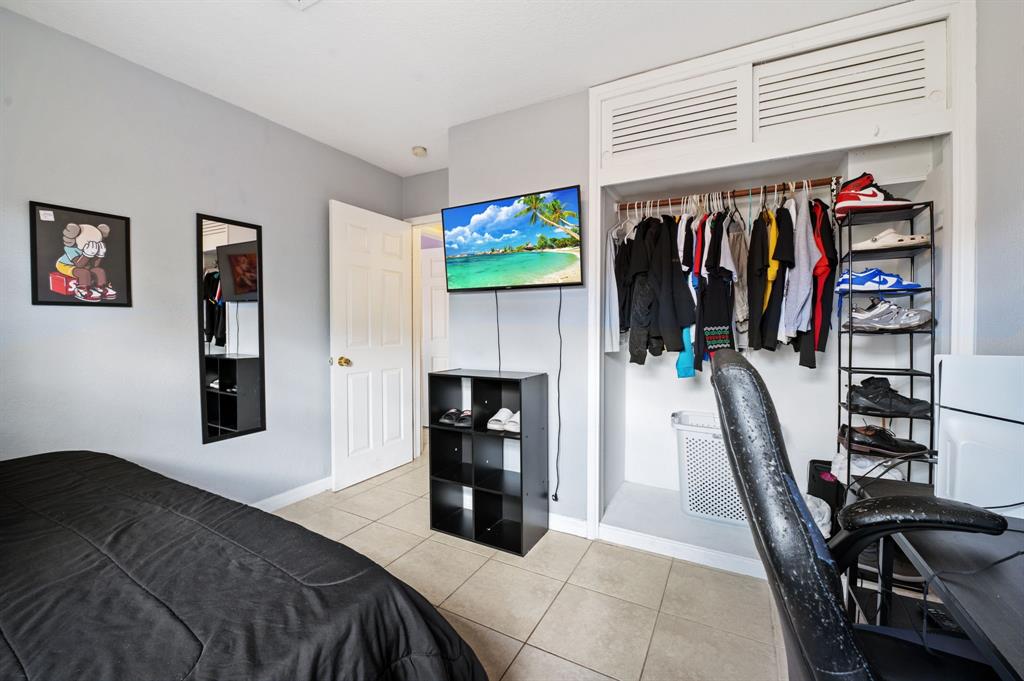 5554 Southwest 6th Street Margate, FL 33068 - Photo 16 of 24