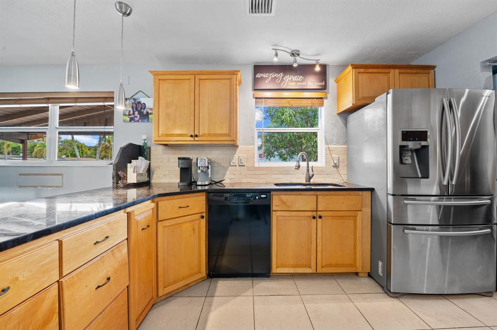 5554 Southwest 6th Street Margate, FL 33068 - Photo 5 of 24