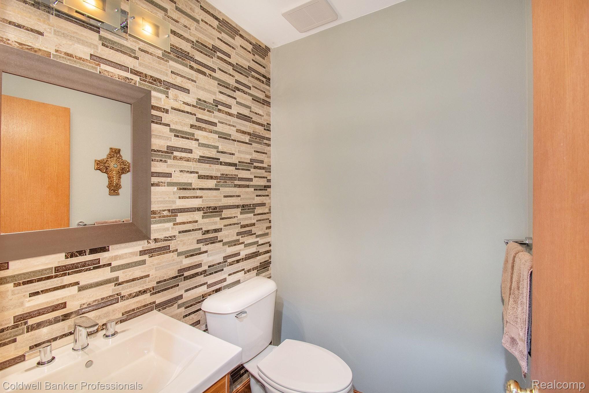 2706 Clark Road Lapeer, MI 48446 - Photo 26 of 44 Half Bath