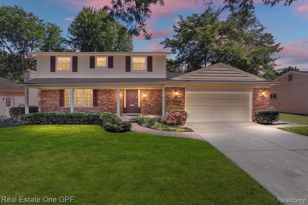 724 South Rosedale Court Grosse Pointe Woods, MI 48080 - Photo 4 of 31