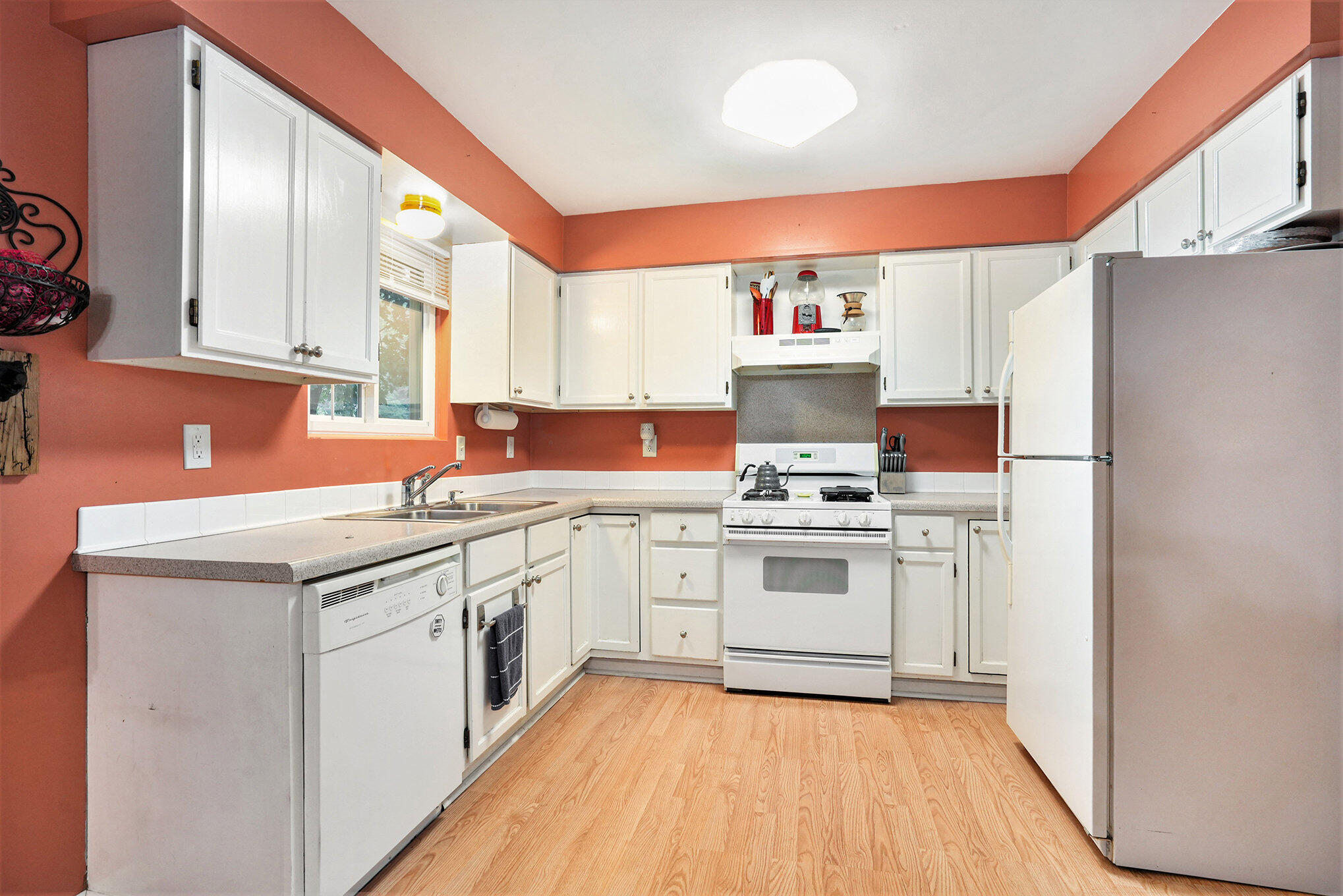 1483 Maple Ridge Street Muskegon, MI 49445 - Photo 8 of 26 010_photo_sep_06_2023_9_24_34_am