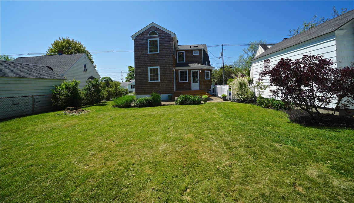 122 Ruggles Avenue Newport, RI 02840 - Photo 9 of 40 Gallery Image 9