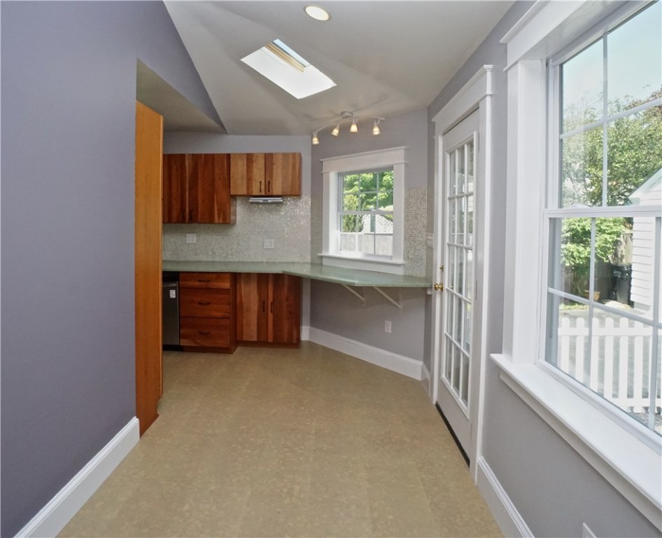 122 Ruggles Avenue Newport, RI 02840 - Photo 10 of 40 Gallery Image 10