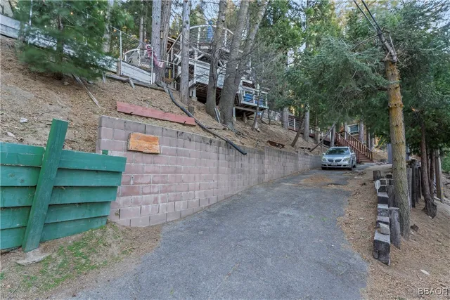 $300,000 | 24607 Bernard Drive, Crestline, CA 92325