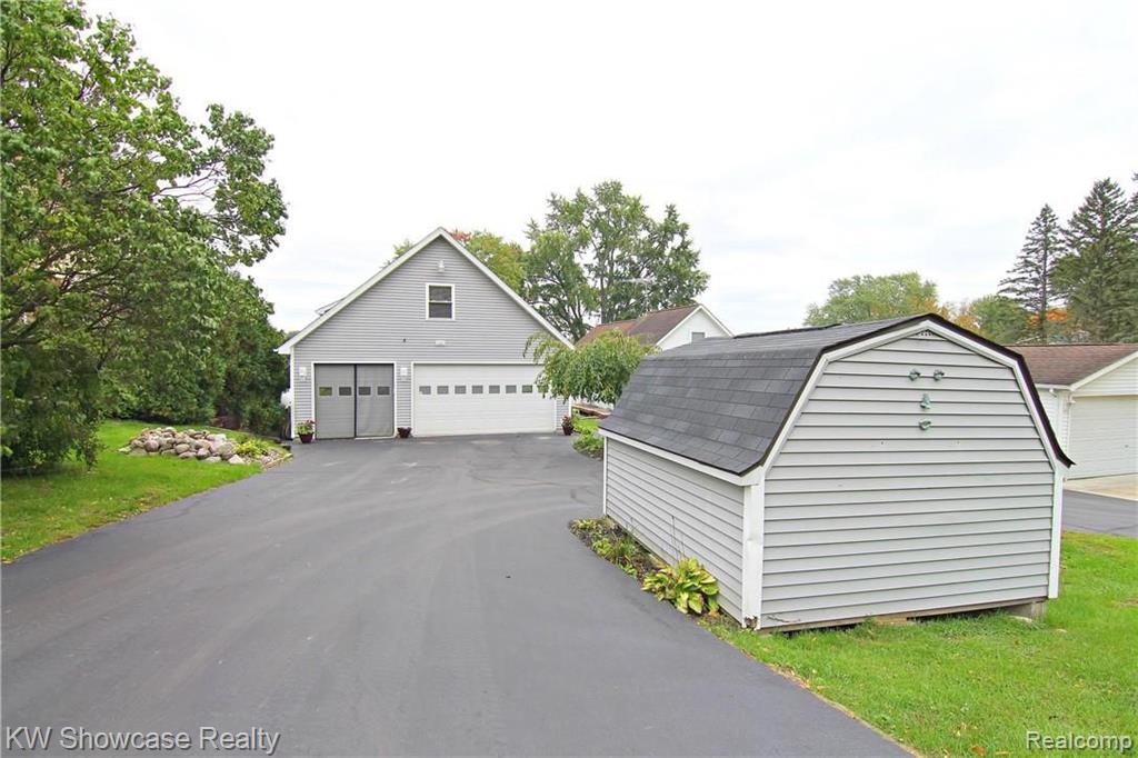 5762 Bullard Road Fenton, MI 48430 - Photo 1 of 34