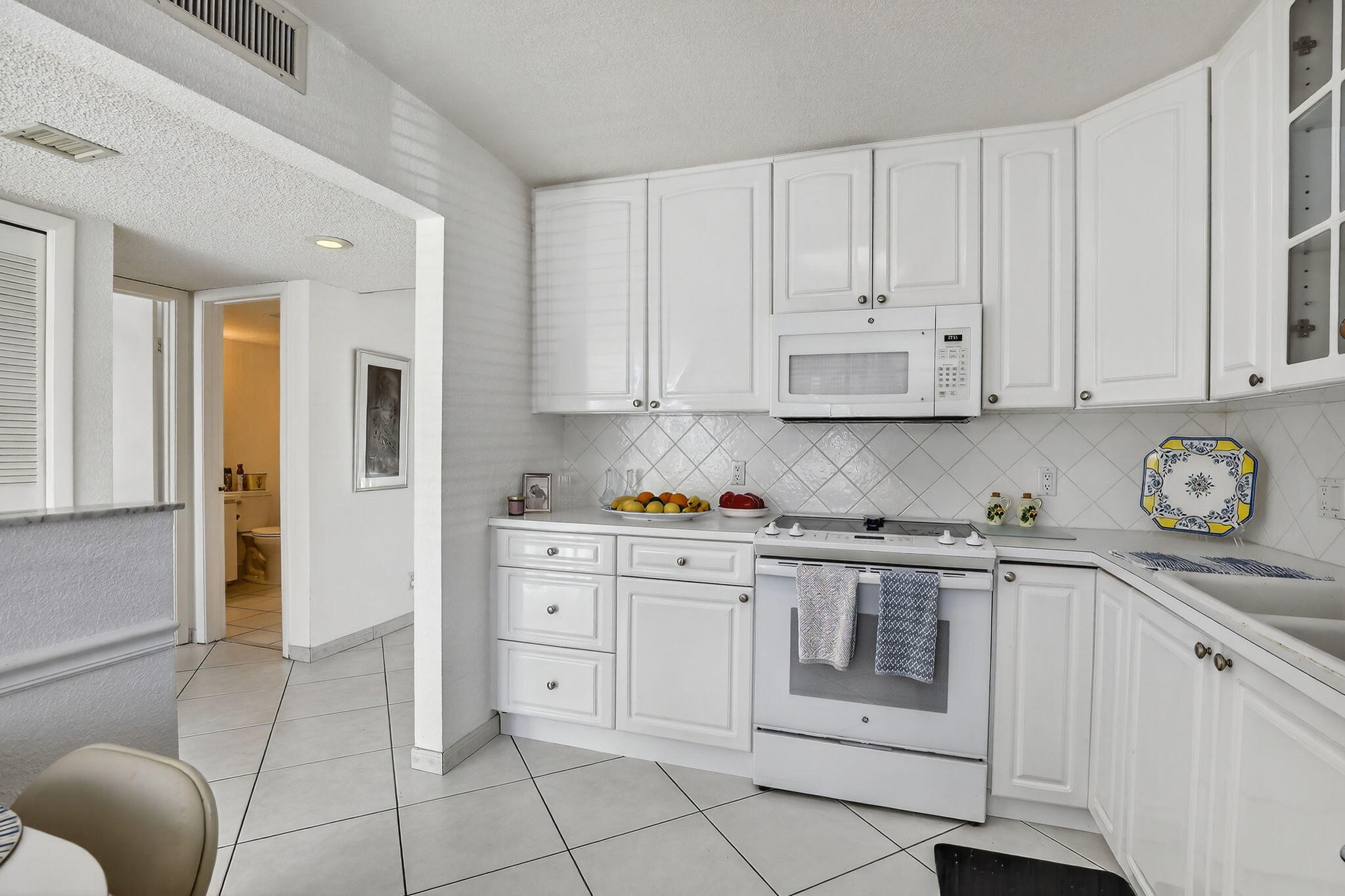 380 Racquet Club Road, Unit 106 Weston, FL 33326 - Photo 9 of 40 7-web-or-mls-_A7A6010