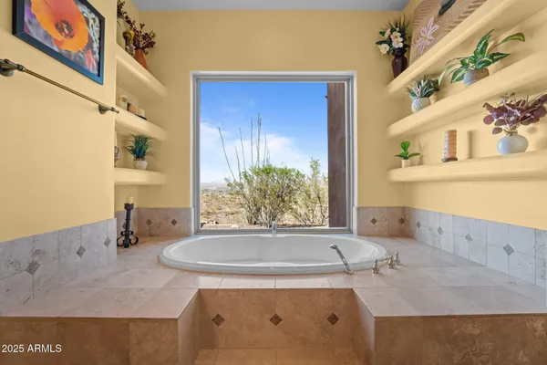 $1,850,000 | 115 East VÃa Del Cielo, Wickenburg, AZ 85390