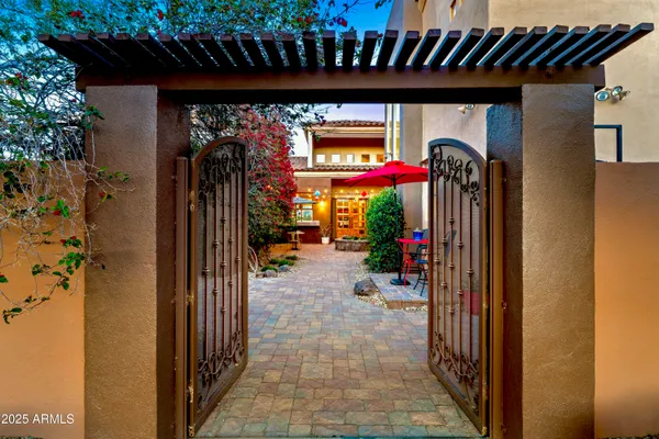 $1,850,000 | 115 East VÃa Del Cielo, Wickenburg, AZ 85390