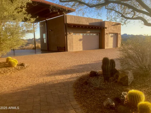 $1,850,000 | 115 East VÃa Del Cielo, Wickenburg, AZ 85390