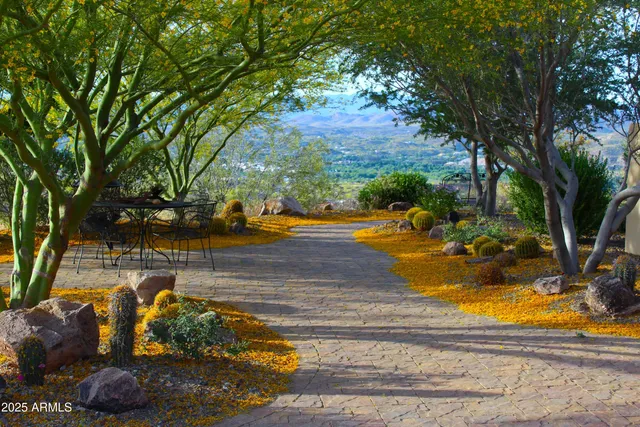 a view of a houses with a yard