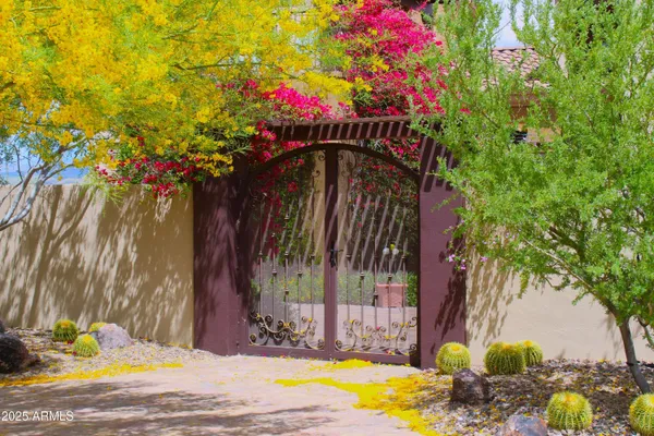 $1,850,000 | 115 East VÃa Del Cielo, Wickenburg, AZ 85390