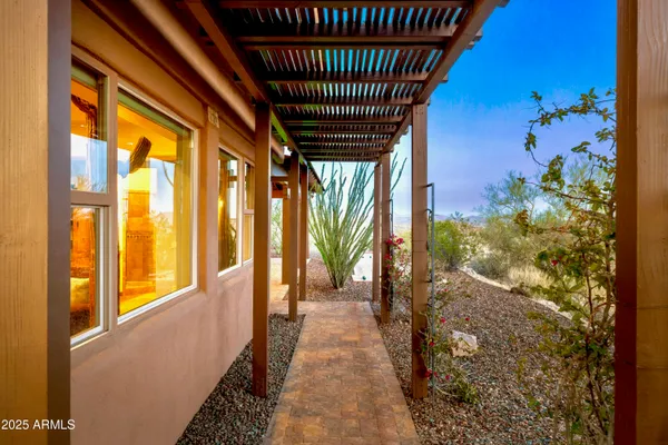 $1,850,000 | 115 East VÃa Del Cielo, Wickenburg, AZ 85390