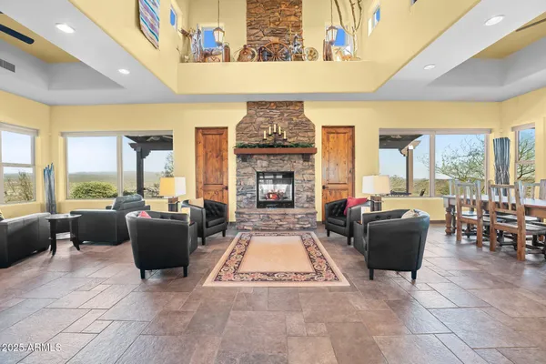 $1,850,000 | 115 East VÃa Del Cielo, Wickenburg, AZ 85390