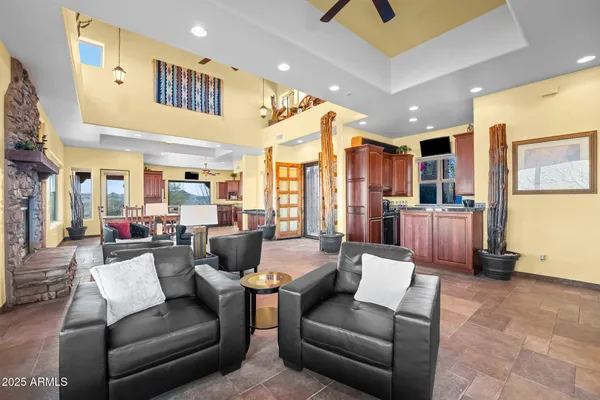 $1,850,000 | 115 East VÃa Del Cielo, Wickenburg, AZ 85390