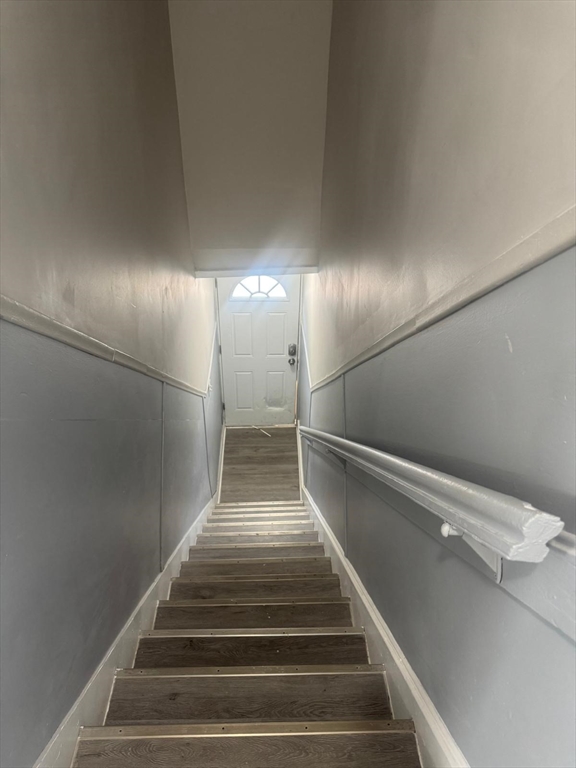 170 Warren Court, Unit 1 Lowell, MA 01852 - Photo 2 of 5 a view of entryway