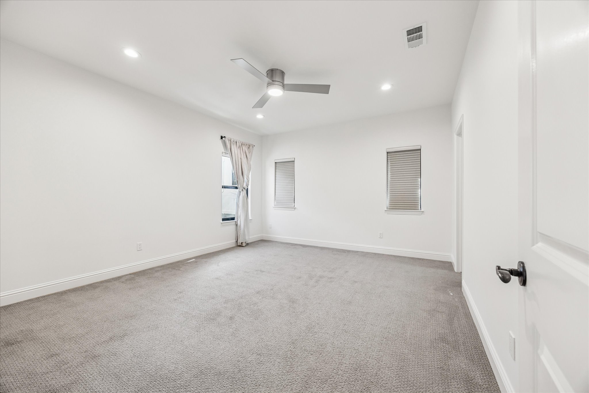 3303 Pecos Street, Unit B Austin, TX 78703 - Photo 22 of 30 an empty room with windows and closet