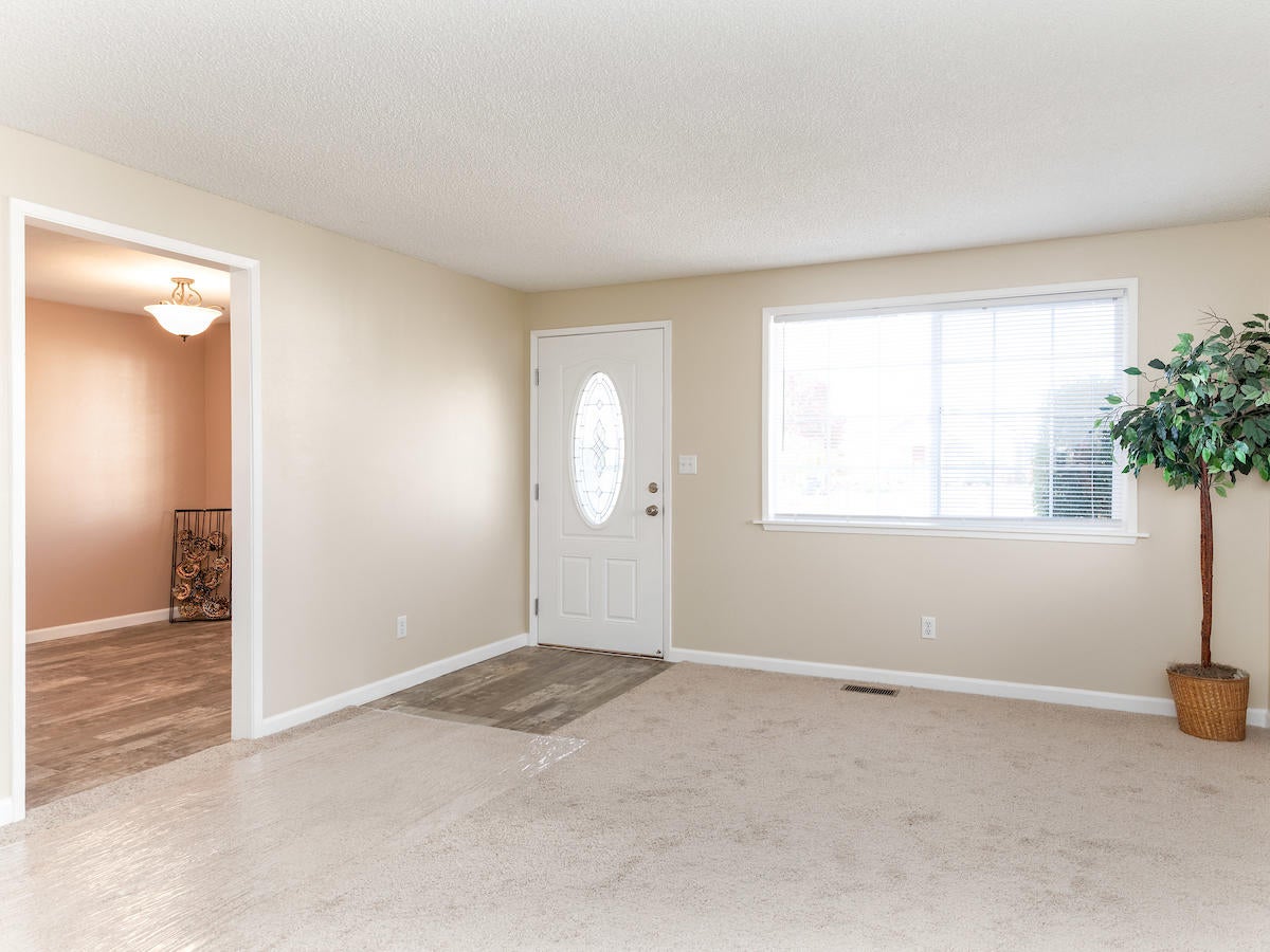 2760 Merriman Road Medford, OR 97501 - Photo 5 of 23 5