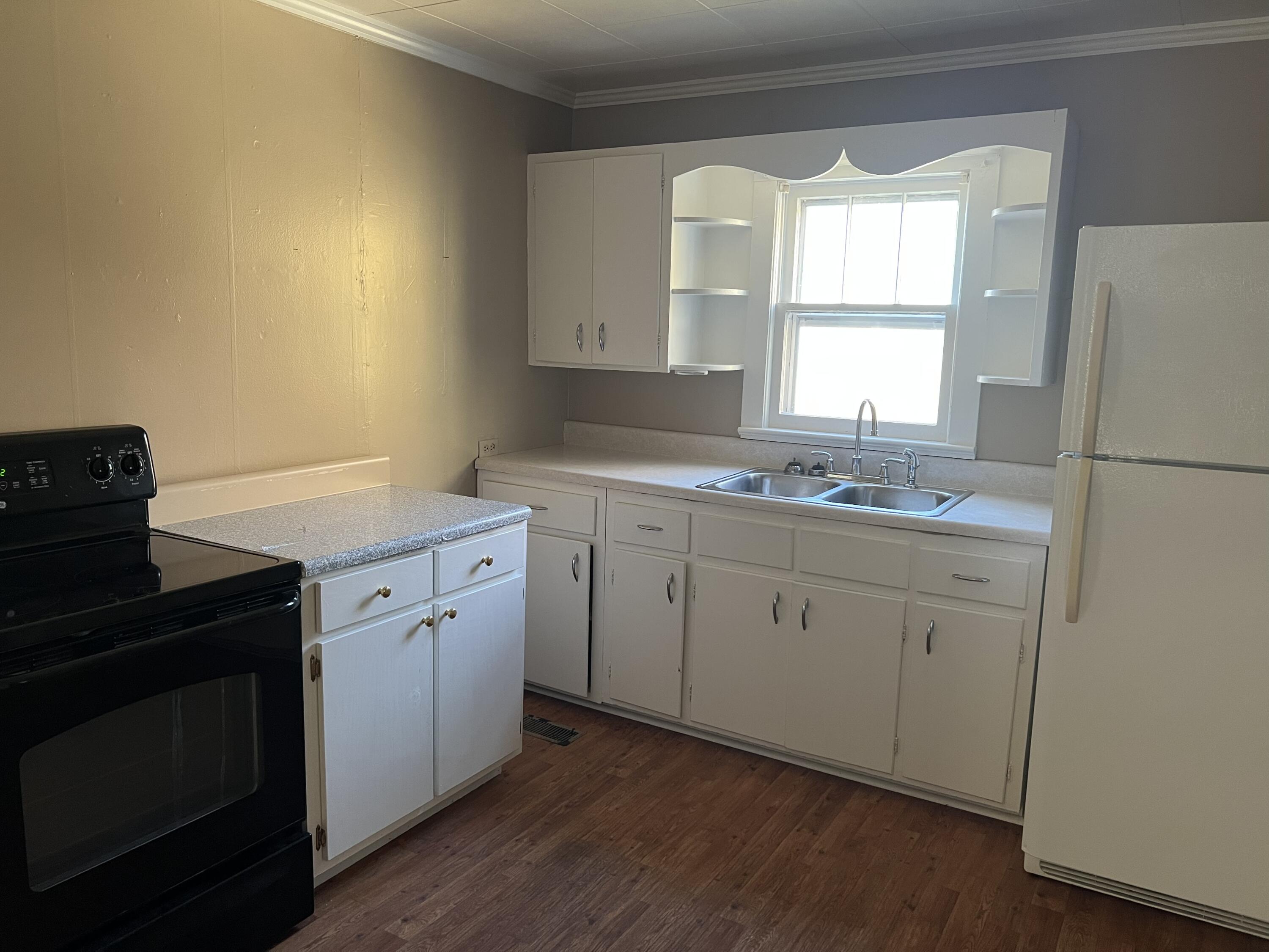 321 Cherry Street Greeneville, TN 37745 - Photo 4 of 8 DE6CE242-3665-4FAF-9EE4-9ED8E49CEEA2