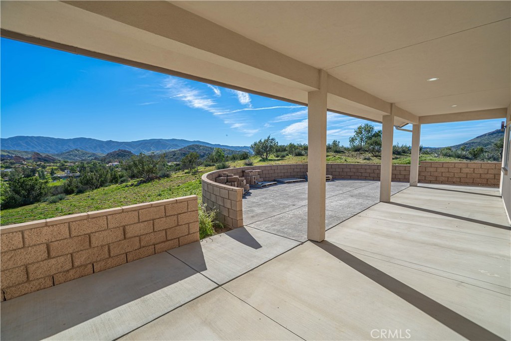 10540 Darling Road Agua Dulce, CA 91390 - Photo 40 of 56 Front courtyard/patio