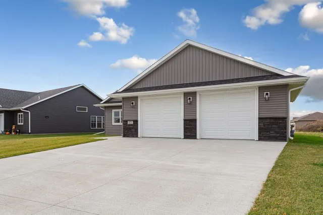 $385,900 | 873 Escalade Lane, Owatonna, MN 55060