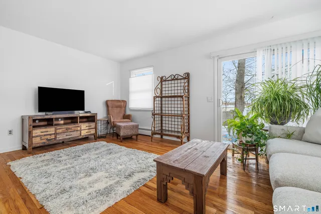 $2,795 | 12 Beach Park Road, Clinton, CT 06413