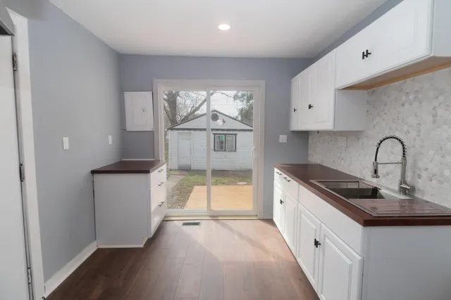 $110,000 | 881 Garfield Avenue, Lincoln Park, MI 48146