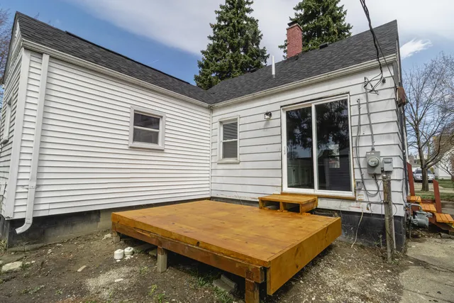 $110,000 | 881 Garfield Avenue, Lincoln Park, MI 48146