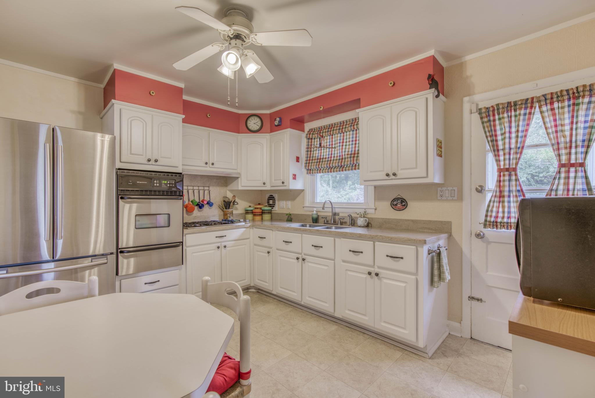 102 Belmore Road Lutherville-Timonium, MD 21093 - Photo 16 of 28 Stainless Steel Appliances