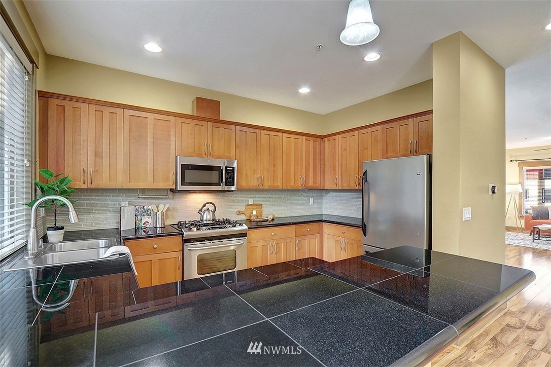2115 201st Street Southeast, Unit M5 Bothell, WA 98012 - Photo 2 of 18 Gallery Image 2