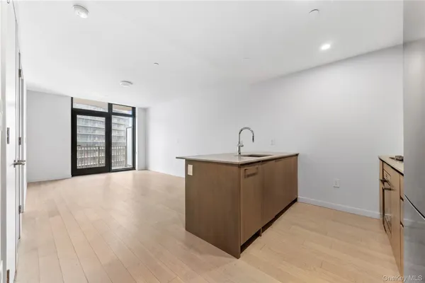 $618,000 | 131-02 40th Road, Unit 14B | Flushing