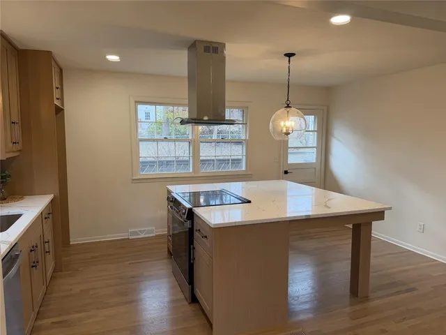 $349,999 | 5719 Farley Street, Merriam, KS 66203